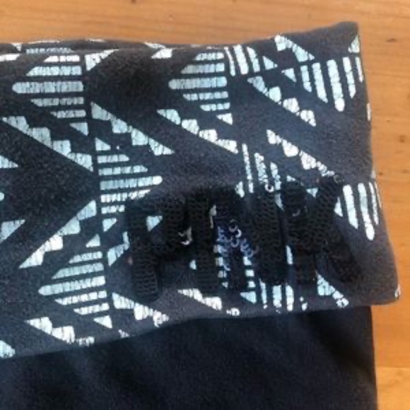 Victoria’s Secret Pink Sequins Aztec Yoga Pants - Picture 2 of 3